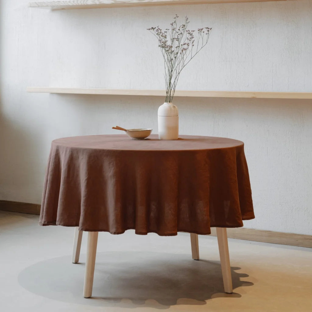 Leinen Tischdecke rund in Schokolade Braun von Linen Tales Größe Ø 230 cm