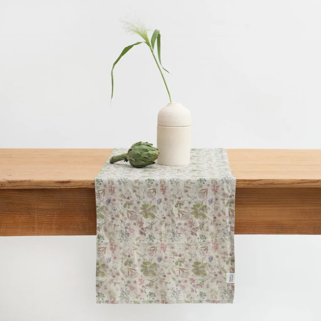 Leinen Tischläufer Botanik in Creme+Rosa+Grün+Braun Muster Botanik von Linen Tales Größe 40x200 cm