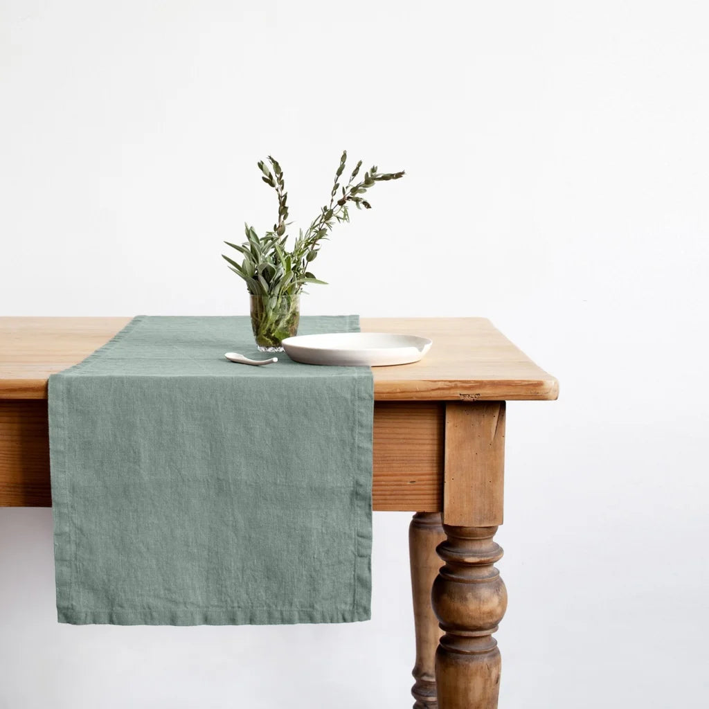 Leinen Tischläufer in Mint Grün von Linen Tales Größe 40x150 cm