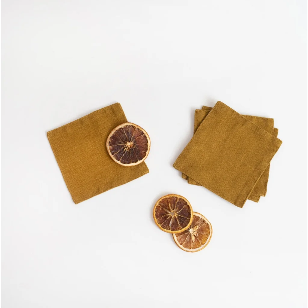 Leinen Untersetzer 4er-Pack in Bronze Gelb von Linen Tales Größe 15x15 cm