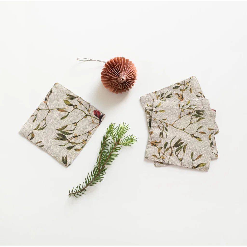 Leinen Untersetzer Mistelzweige 4er-Pack in Creme+Olive+Dunkelrot Creme+Grün+Rot Muster Mistelzweige von Linen Tales Größe 10x10 cm