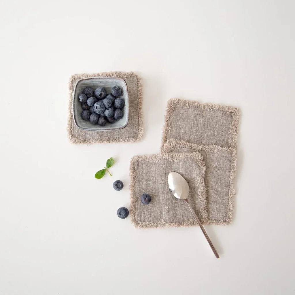 Leinen Untersetzer mit Fransen 4er-Pack in Beige von Linen Tales Größe 15x15 cm