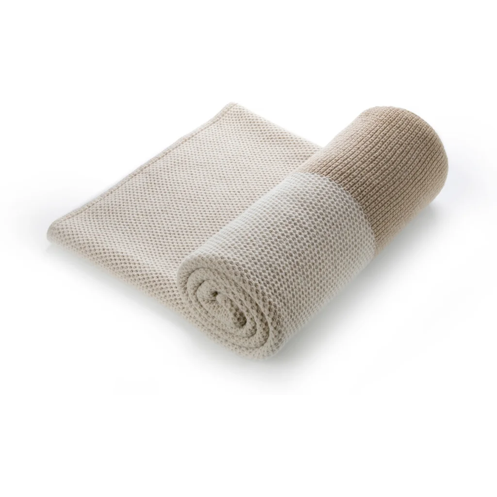 Merino Strick Decke in Creme+Beige von Erika Vaitkute Größe 150x200 cm
