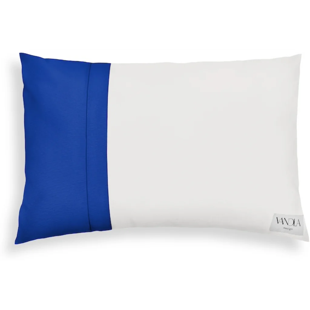 Modulare Kissenhülle rechteckig Farbkombinationen mit Weiß in Weiß+Kobalt Weiß+Blau von Vandla design Größe 40x60 cm