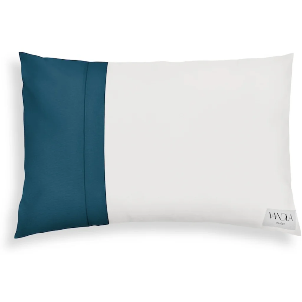 Modulare Kissenhülle rechteckig Farbkombinationen mit Weiß in Weiß+Petrol Weiß+Blau von Vandla design Größe 40x60 cm