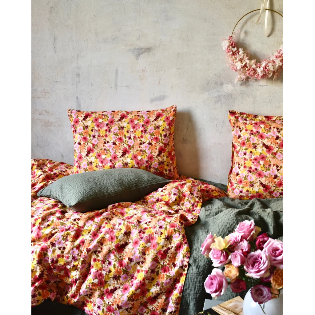 Musselin Bettwäsche Blumen Garnitur in Rosa+Orange+Gelb Muster Blumen von hutch&putch Größe 135x200 + 80x80 cm