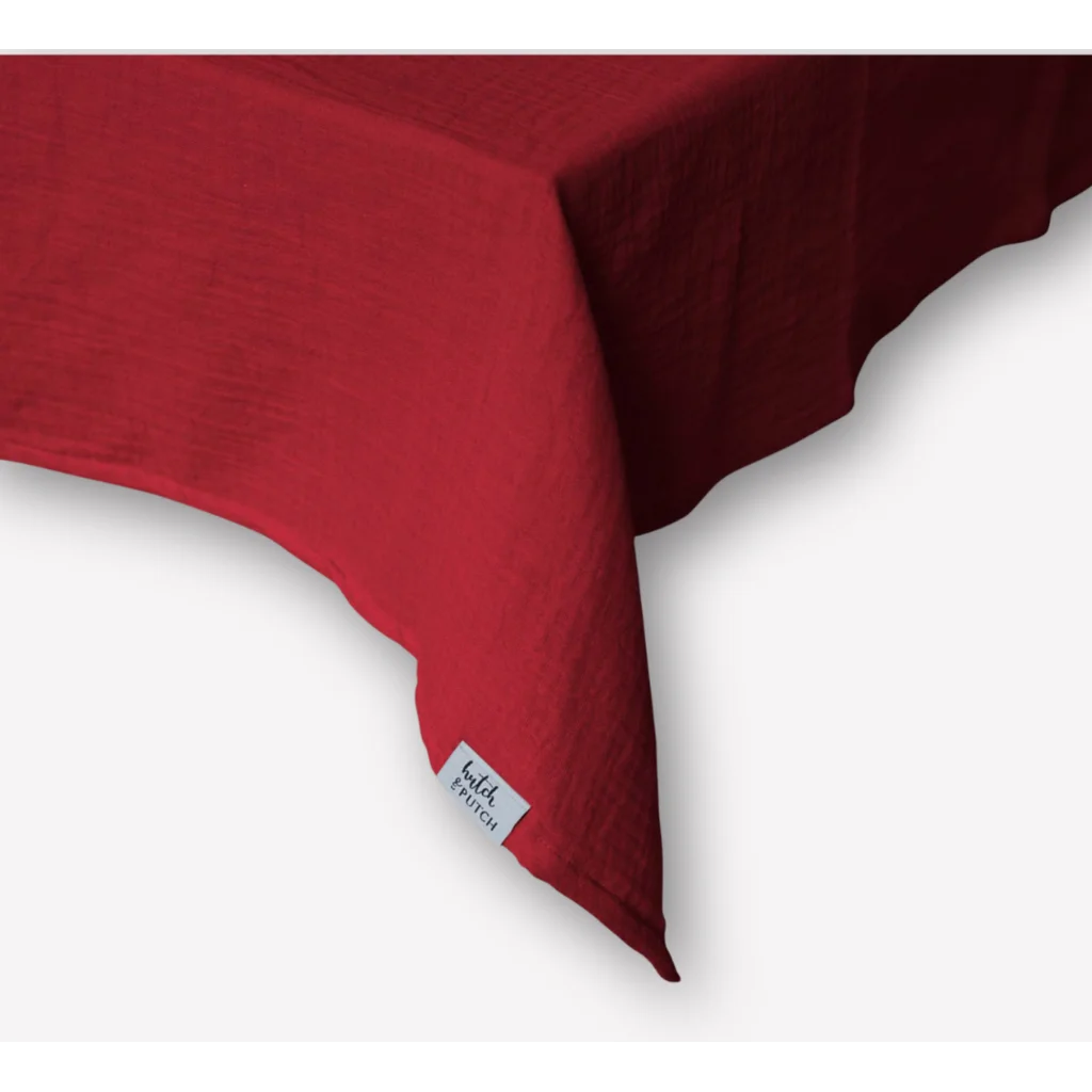 Musselin Tischdecke in Cranberry Rot von hutch&putch Größe 135x220 cm