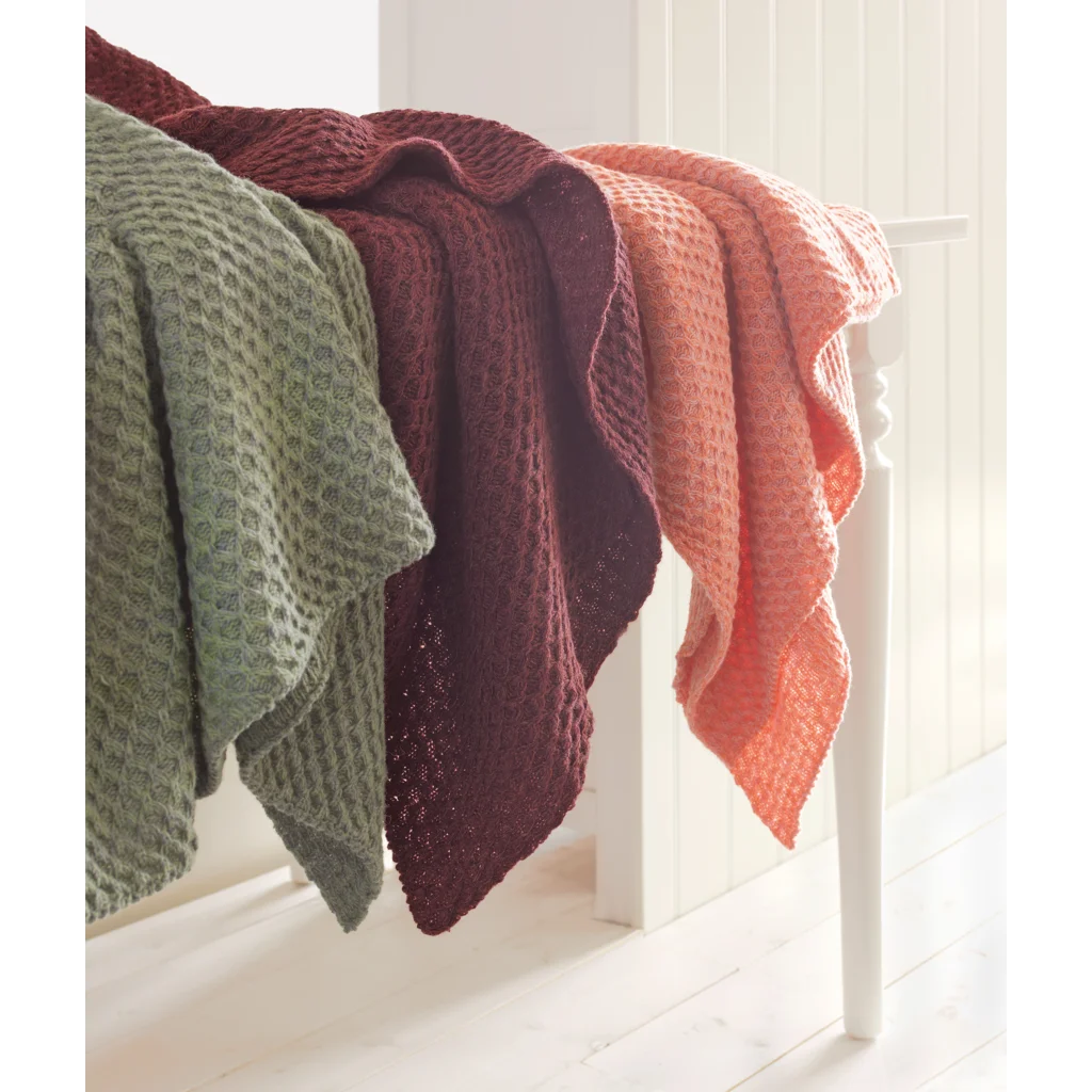 Strick Decke mit Waben-Struktur in Pflaume Beere von Eagle Products Größe 150x210 cm