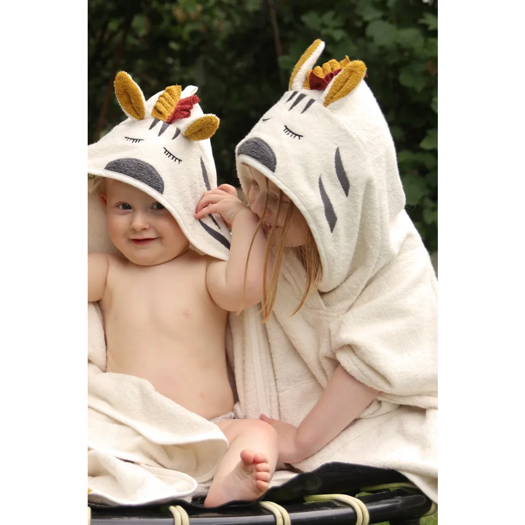 Bio Frottier Kinder-Badeponcho Zebra in Muster Zebra von kikadu Größe 65x62 cm
